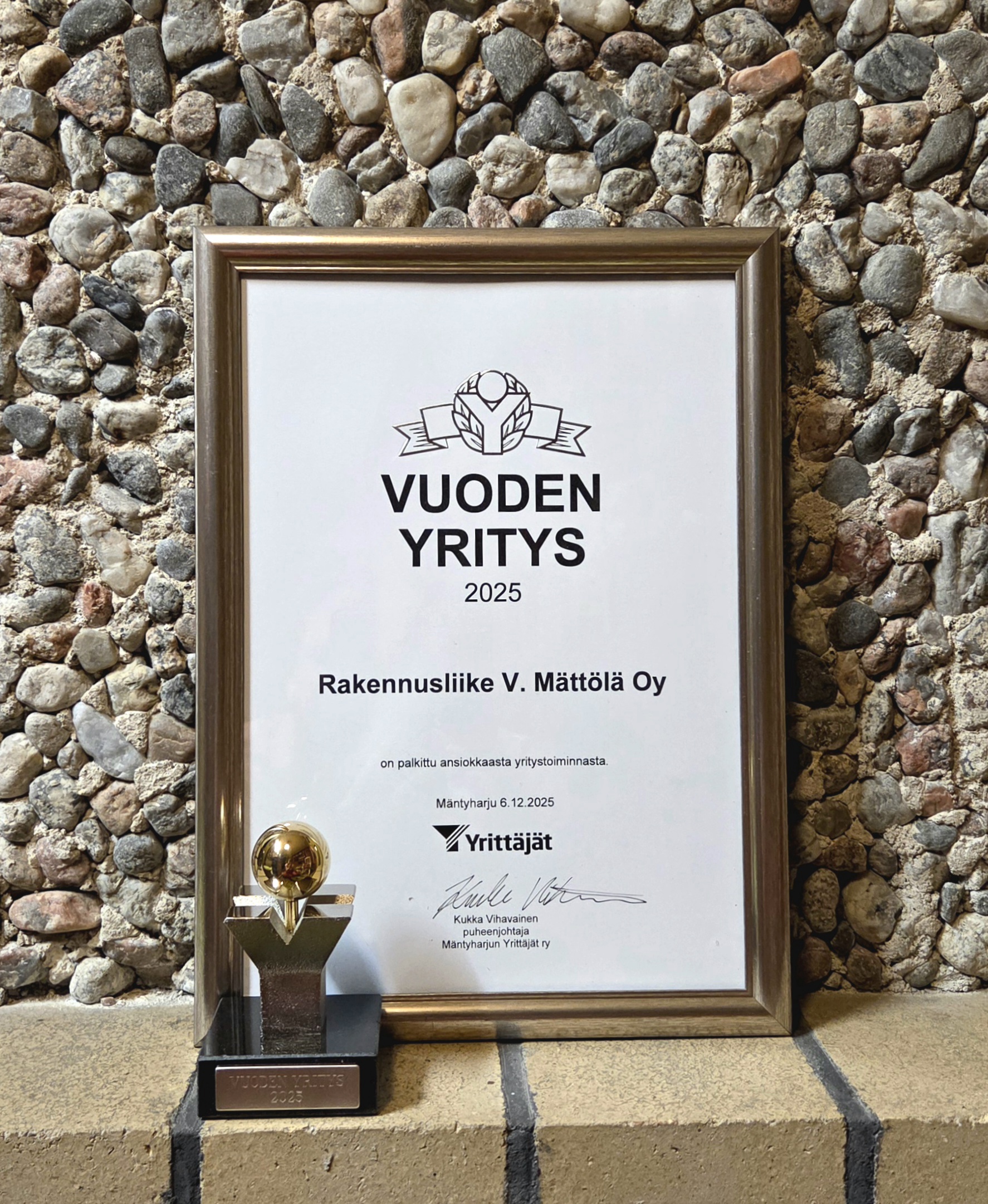 Rakennusliike V. Mättölä Oy on palkittu Vuoden Yritys 2025 -tunnustuksella Mäntyharjun Yrittäjien toimesta